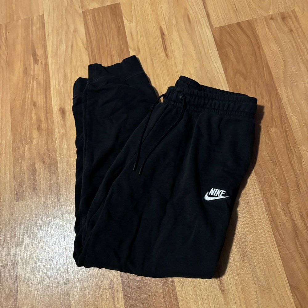 Nike Women’s Medium Black Jogger Sweatpants
